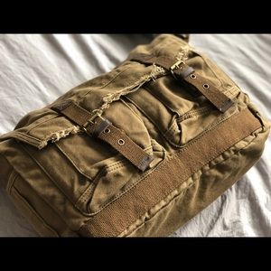Vagabond Traveler Messenger Bag